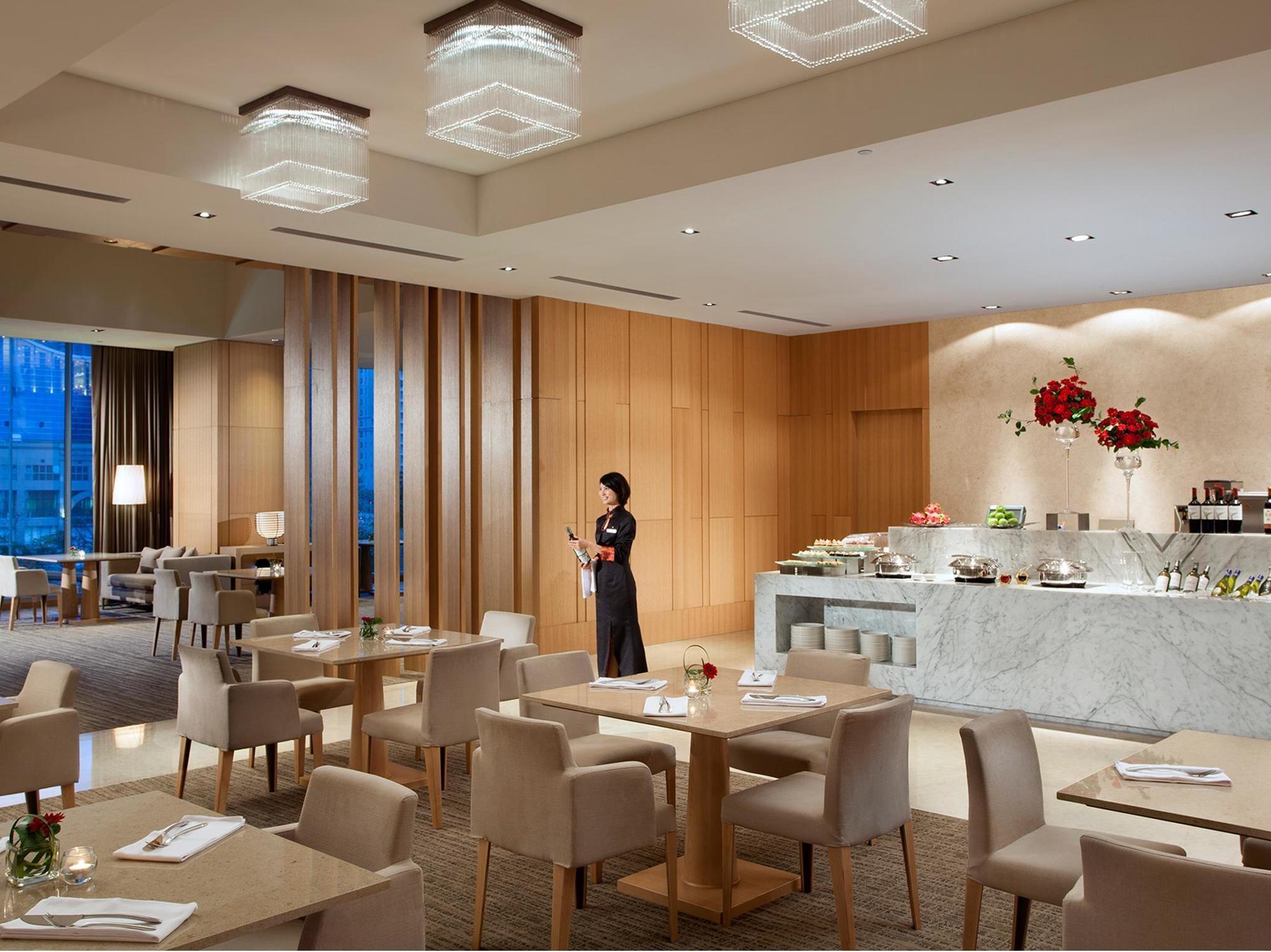 Millennium Hotel Taichung Exterior photo The Lounge at the airport